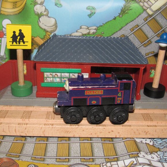 Thomas Wooden Railway Train Engine Track Culdee Dual Faces - Picture 1 of 5